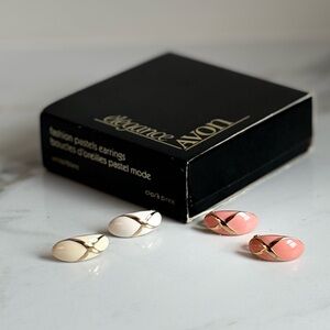 Vintage 1987 Avon Enamel Clip Earrings COMPLETE Set Coral & White Gold Plated